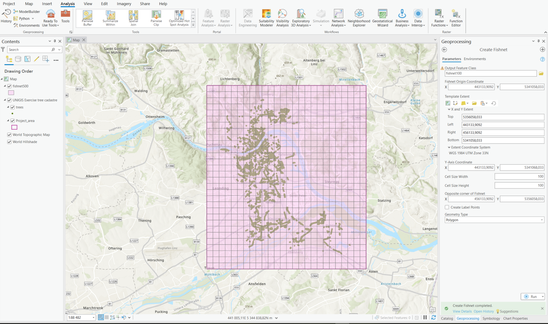 Parameters for creating the fishnet (right) and the resulting fishnet (middle), ex. 500x500, with minor transparency changes to see the trees.